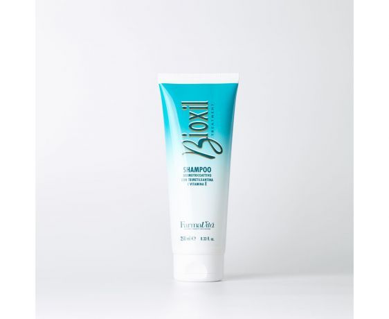 Шампунь против выпадения волос с экстрактами трав FarmaVita Bioxil 250 мл